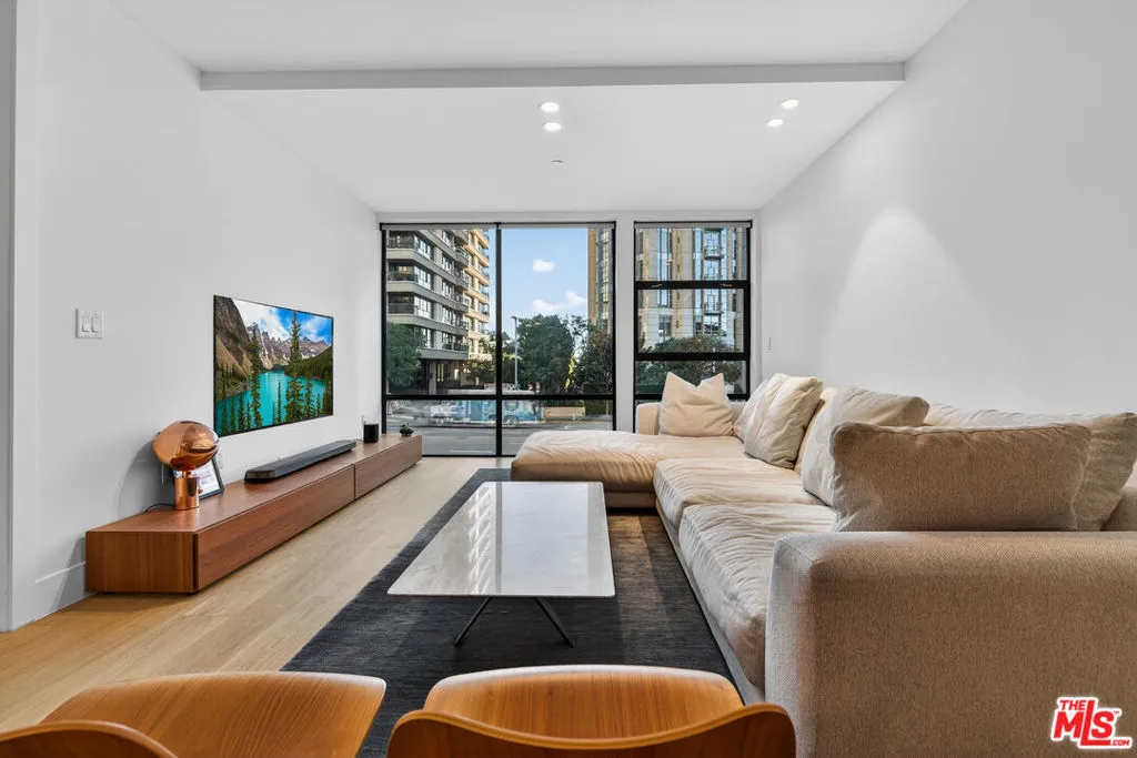 10777 Wilshire Boulevard 208, Los Angeles, California 90024 home-pic-11