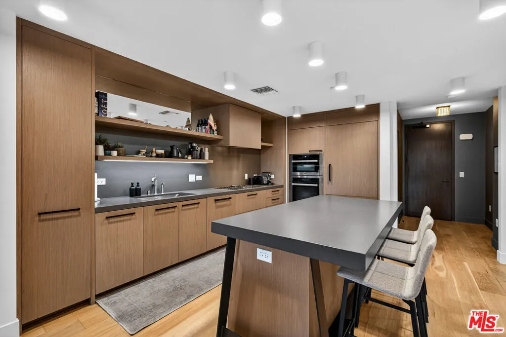 10777 Wilshire Boulevard 208, Los Angeles, California 90024 home-pic-5