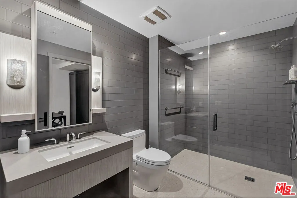 10777 Wilshire Boulevard 208, Los Angeles, California 90024 home-pic-24
