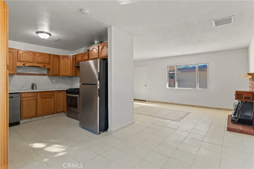 44338 23rd Street W, Lancaster, California 93536 home-pic-6