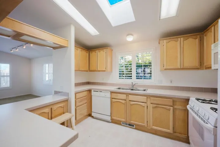 6 Sunset Terrace 6, Half Moon Bay, California 94019