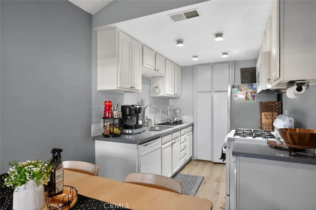 2537 Occidental Circle, Riverside, California 92507 home-pic-8