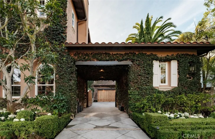 Driveway entrance through Port-Cochere