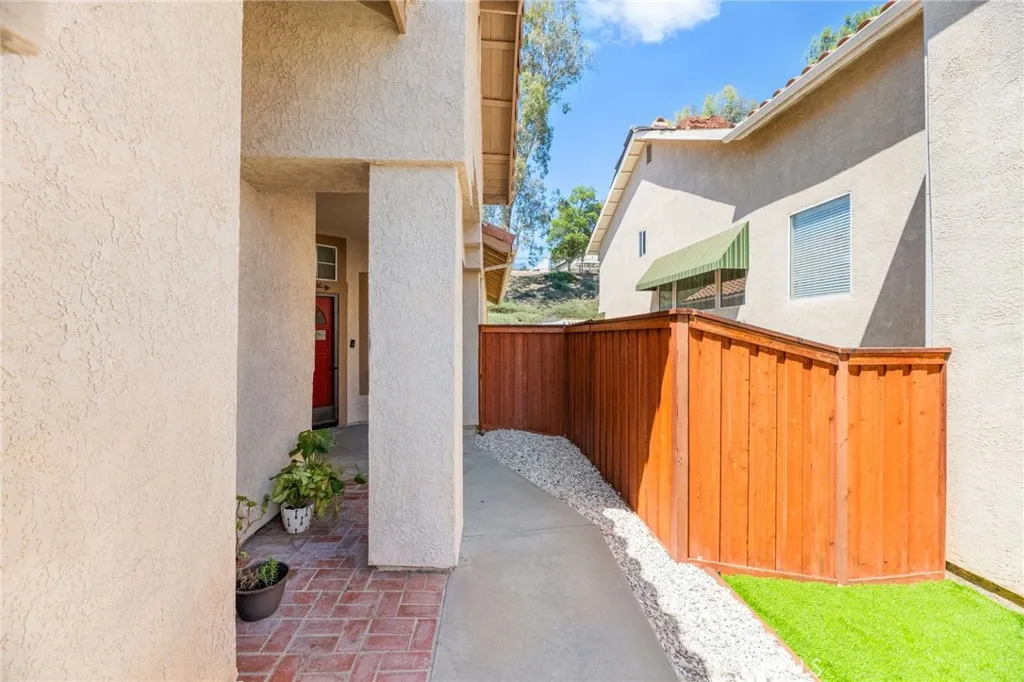 23832 Castinette Way, Murrieta, California 92562 home-pic-2