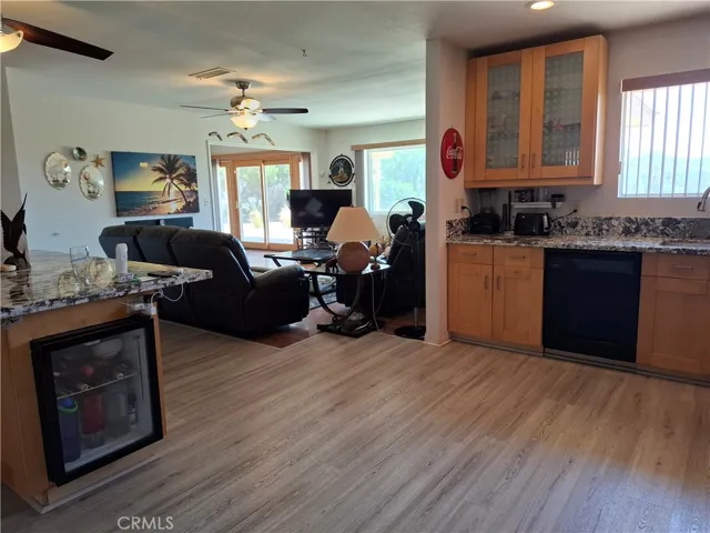 KITCHEN / FAMILY ROOM