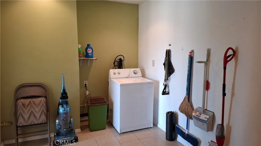 LAUNDRY / UTILITY ROOM
