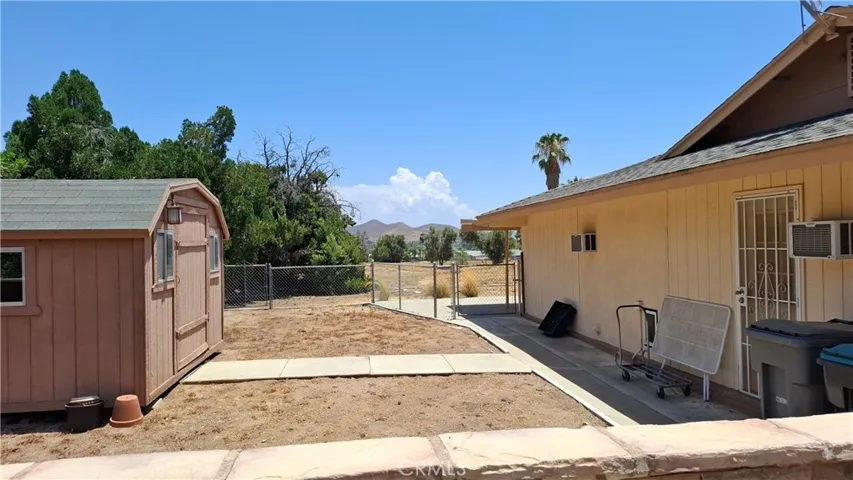SIDE YARD / SHED