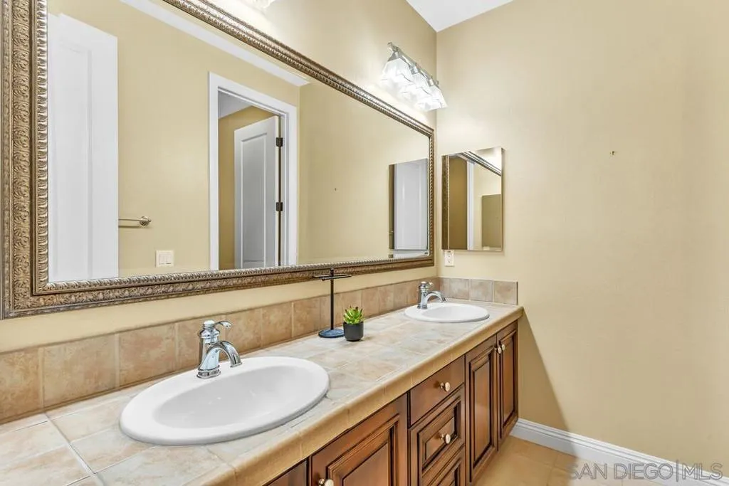 14481 Old Creek Road, San Diego, California 92131 home-pic-32