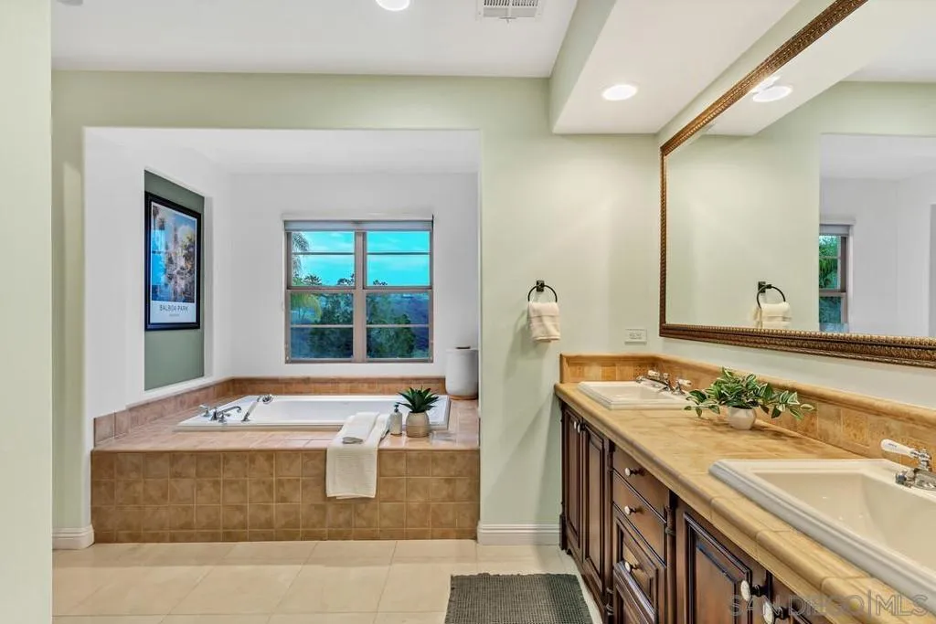 14481 Old Creek Road, San Diego, California 92131 home-pic-35