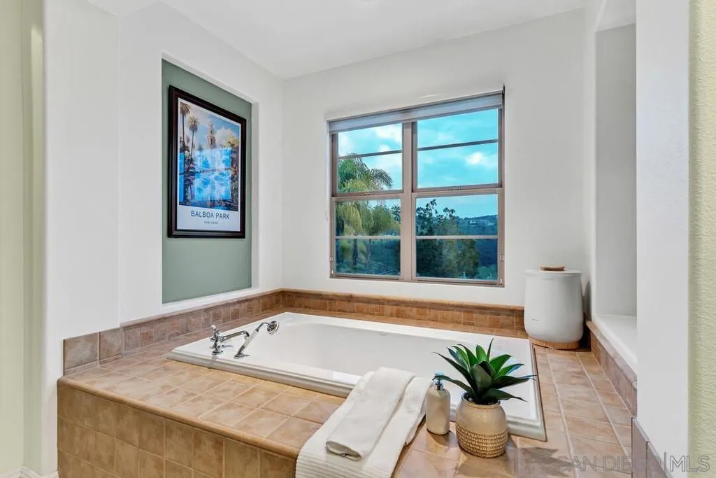 14481 Old Creek Road, San Diego, California 92131 home-pic-37