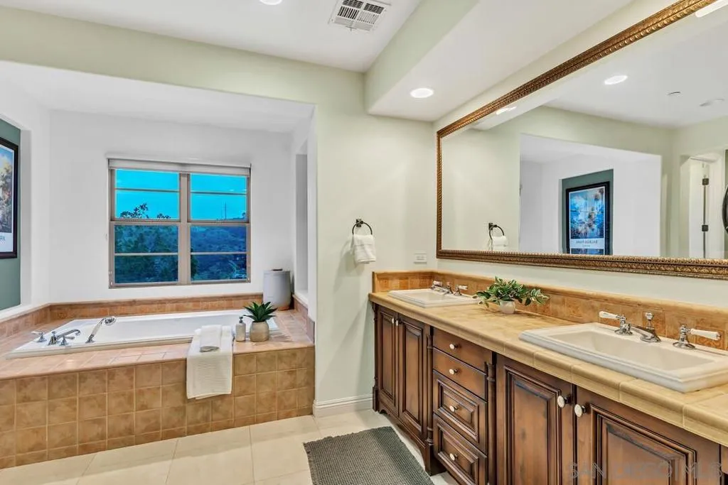 14481 Old Creek Road, San Diego, California 92131 home-pic-36