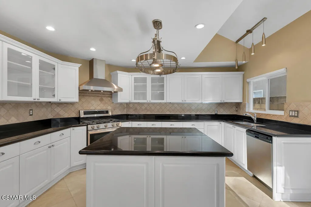 11916 Honeybrook Court, Moorpark, California 93021 home-pic-21