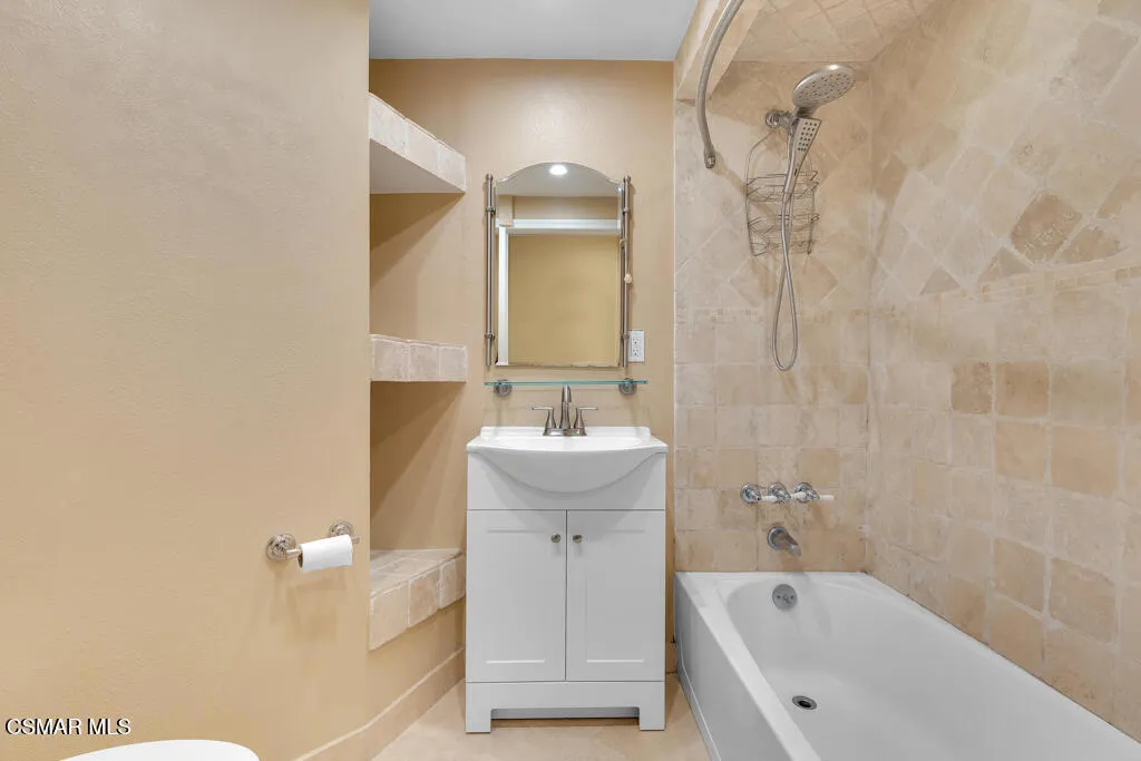 11916 Honeybrook Court, Moorpark, California 93021 home-pic-25