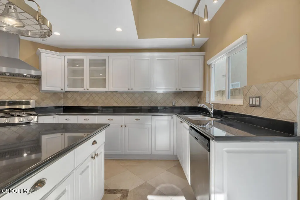 11916 Honeybrook Court, Moorpark, California 93021 home-pic-20