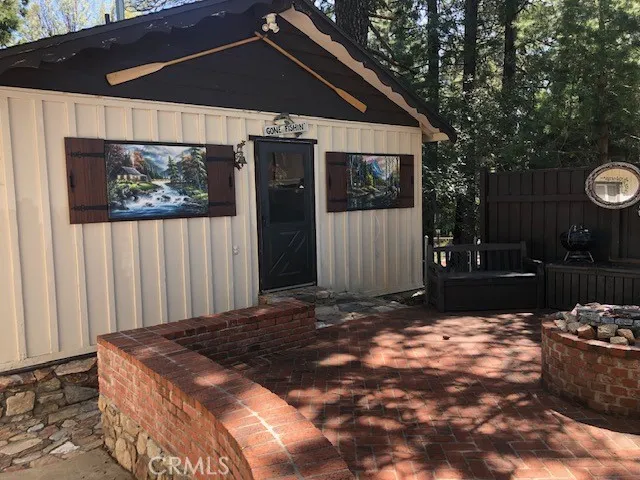 This is the studio behind the garage.  It does not have any inside doorway access to the garage.  This unit is detached from the main house.