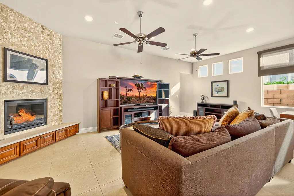 52720 Avenue Velasco, La Quinta, California 92253 home-pic-11