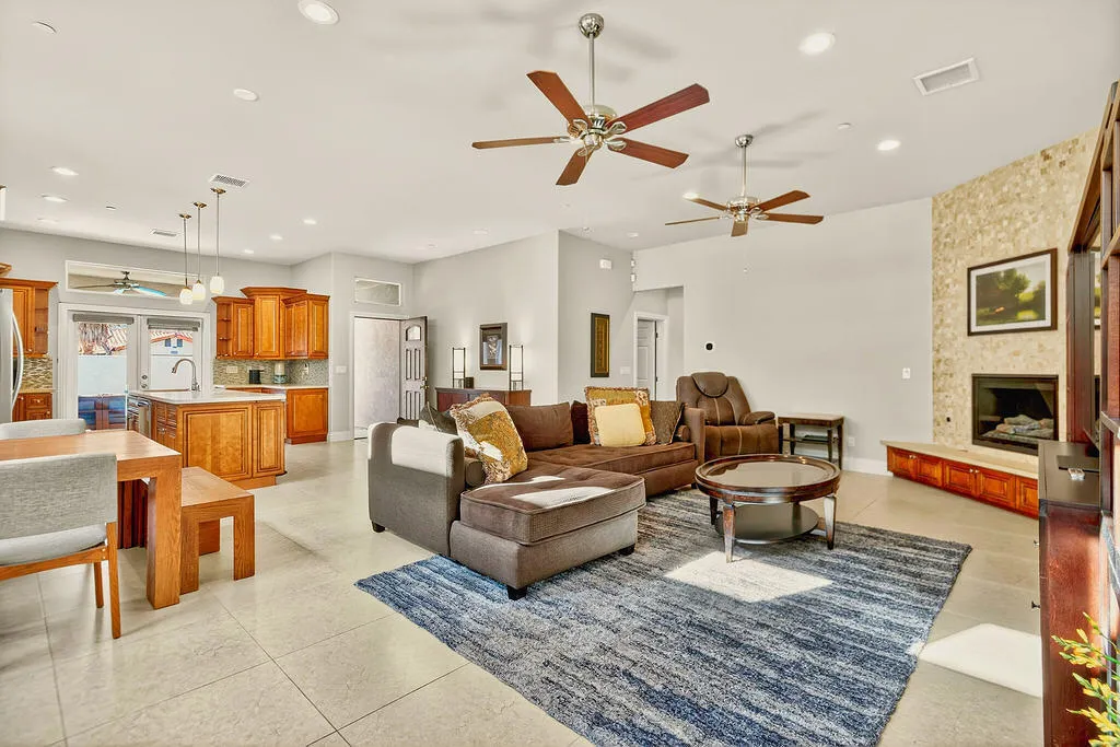 52720 Avenue Velasco, La Quinta, California 92253 home-pic-10