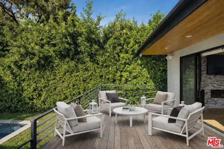 Photo is virtually staged