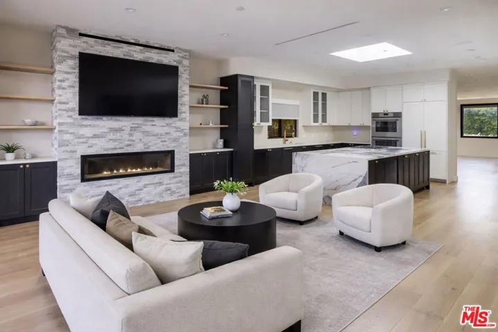 Photo is virtually staged