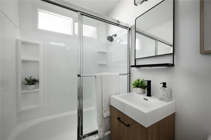 2024 Shipway Avenue, Long Beach, California 90815