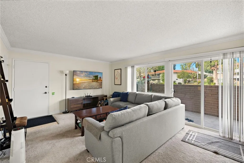 3019 Via Buena Vista B, Laguna Woods, California 92637 home-pic-2