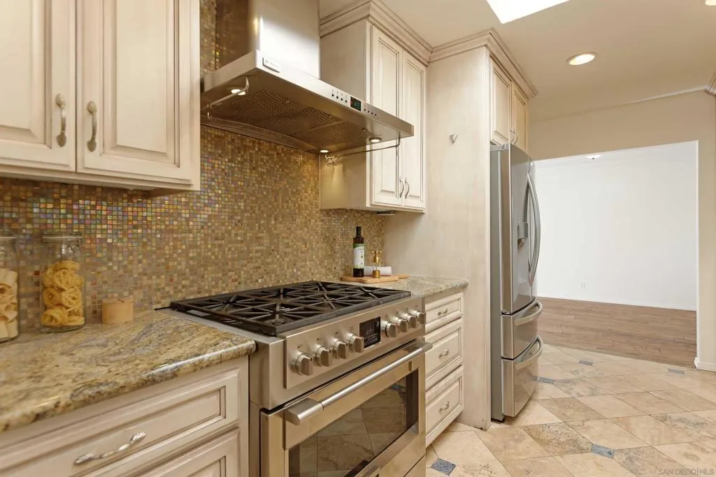 619 Bonair Way, La Jolla, California 92037 home-pic-13