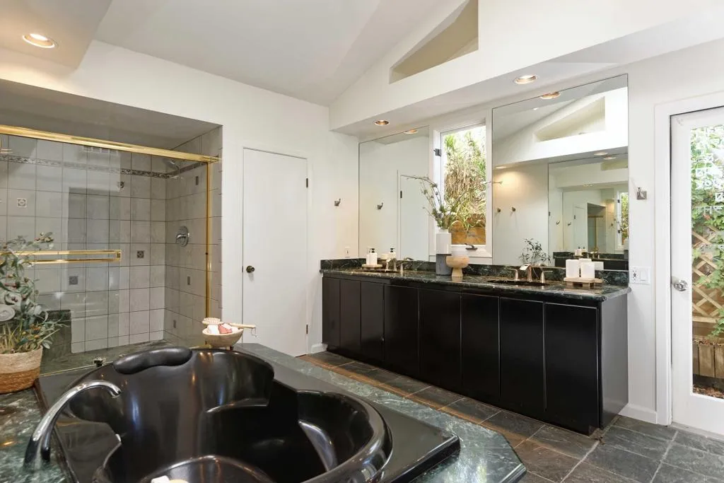 619 Bonair Way, La Jolla, California 92037 home-pic-21