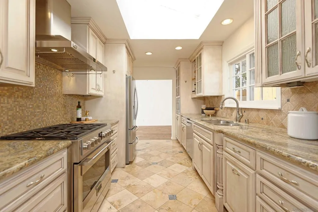 619 Bonair Way, La Jolla, California 92037 home-pic-11