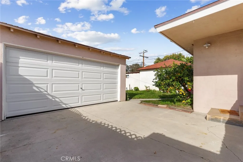 10525 Washington Avenue, South Gate, California 90280 home-pic-17
