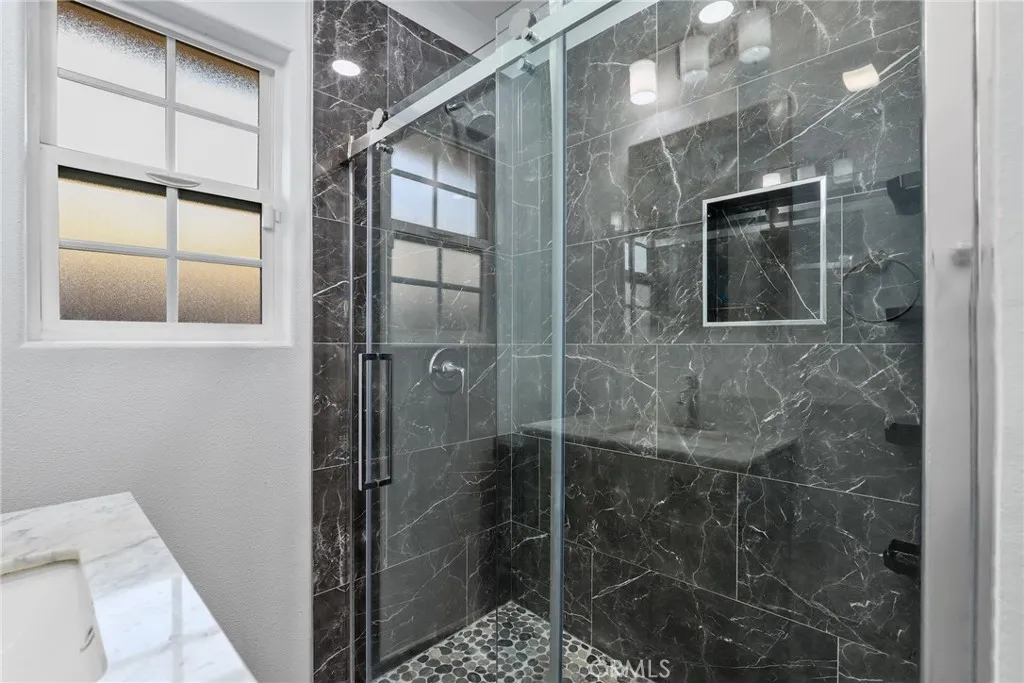 10525 Washington Avenue, South Gate, California 90280 home-pic-11