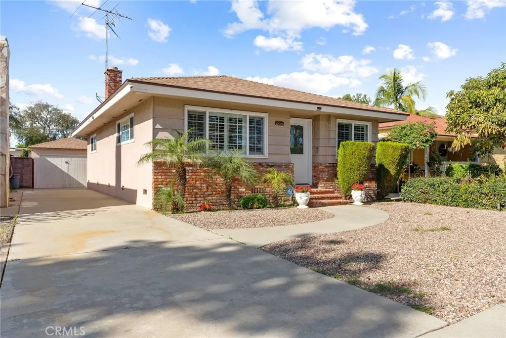 10525 Washington Avenue, South Gate, California 90280 home-pic-1