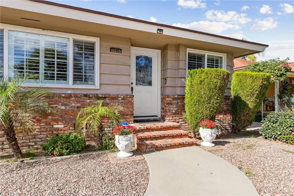 10525 Washington Avenue, South Gate, California 90280 home-pic-2