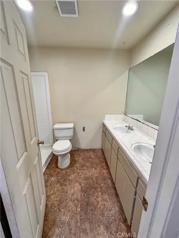 Bathroom/Hallway