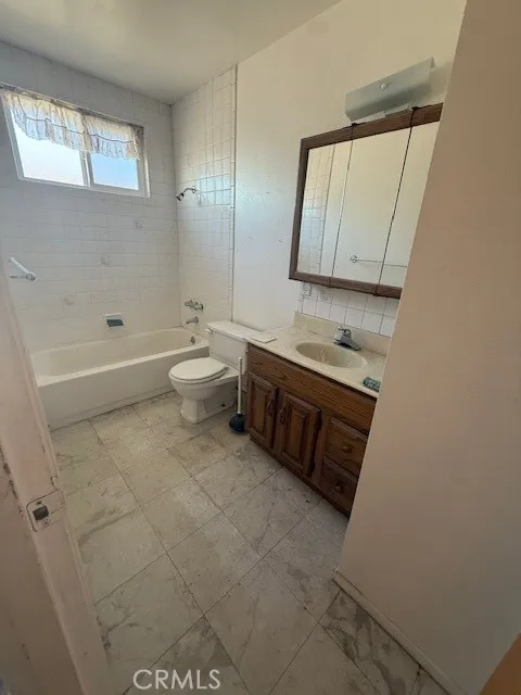 9327 Faywood, Bellflower, California 90706 home-pic-13
