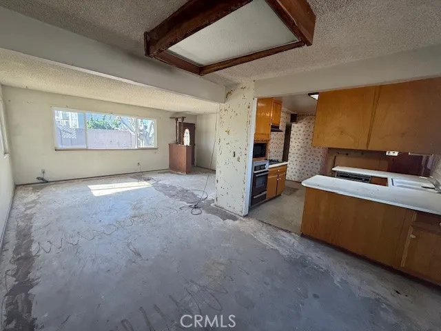 9327 Faywood, Bellflower, California 90706 home-pic-6