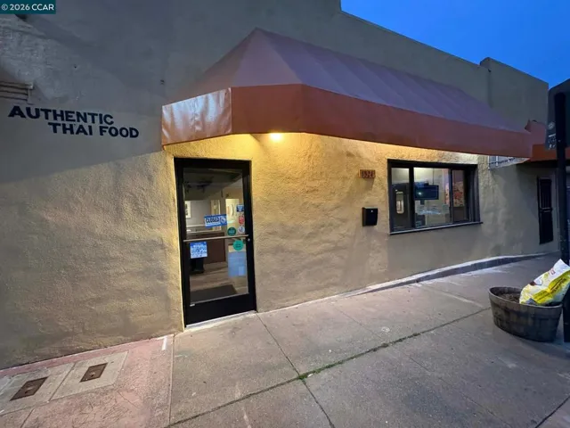 Unit 1524: Bintoh Thai Restaurant