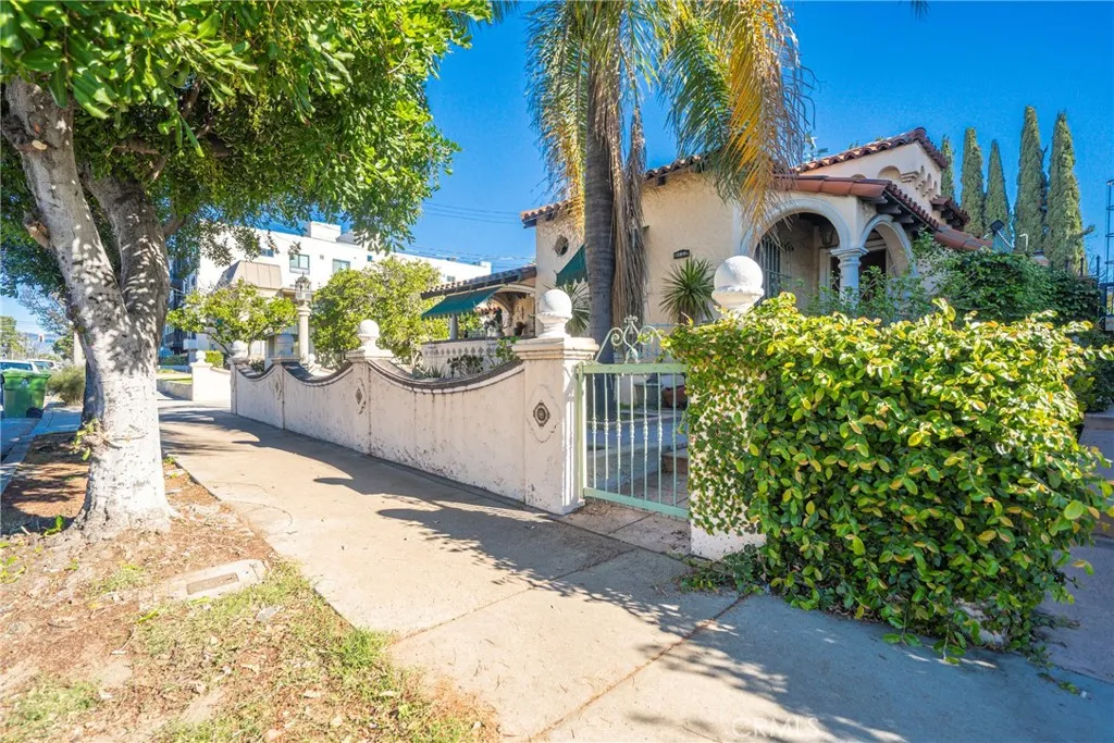 6130 Whitsett Ave, North Hollywood, California 91606 home-pic-2