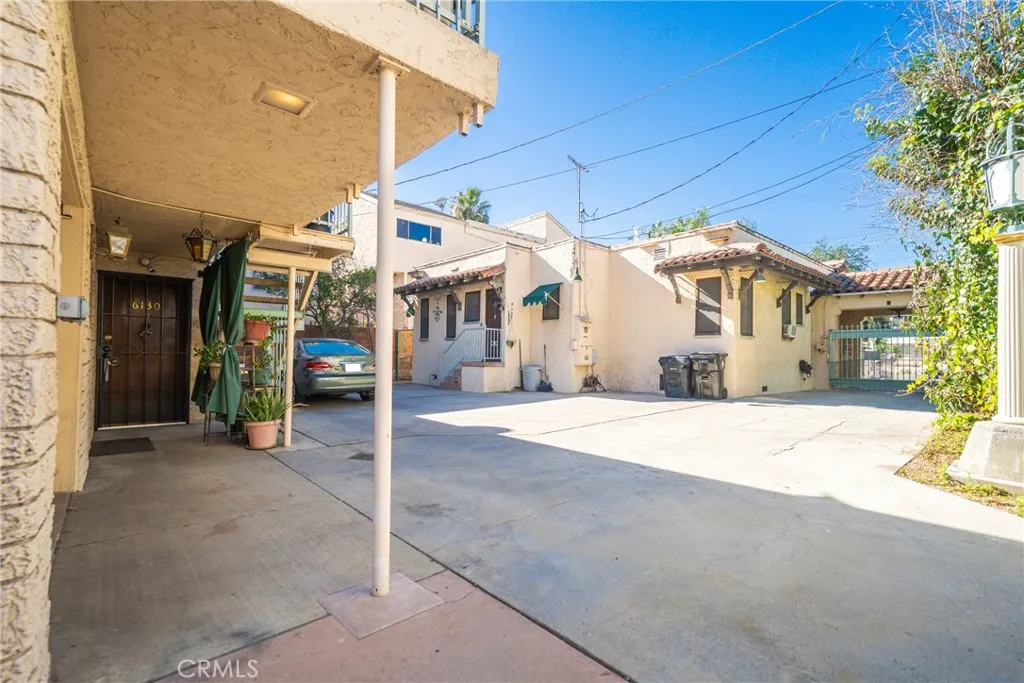 6130 Whitsett Ave, North Hollywood, California 91606 home-pic-32