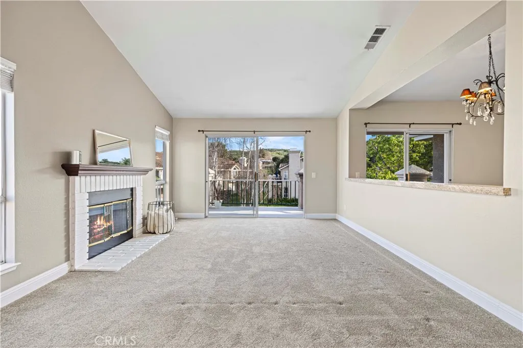 440 Huyler Lane C, Simi Valley, California 93065 home-pic-1