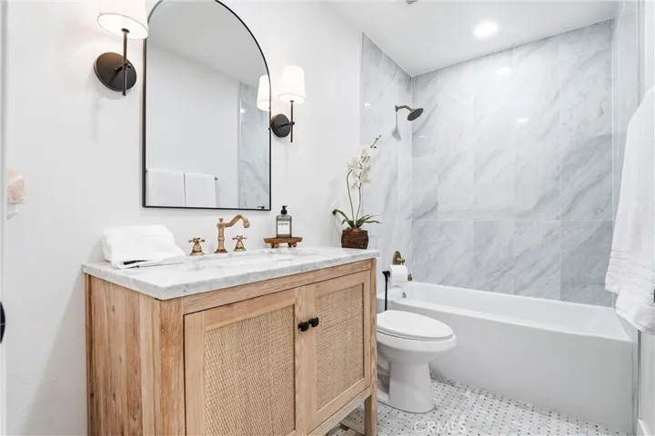7322 Yellowtail Drive 104, Huntington Beach, California 92648
