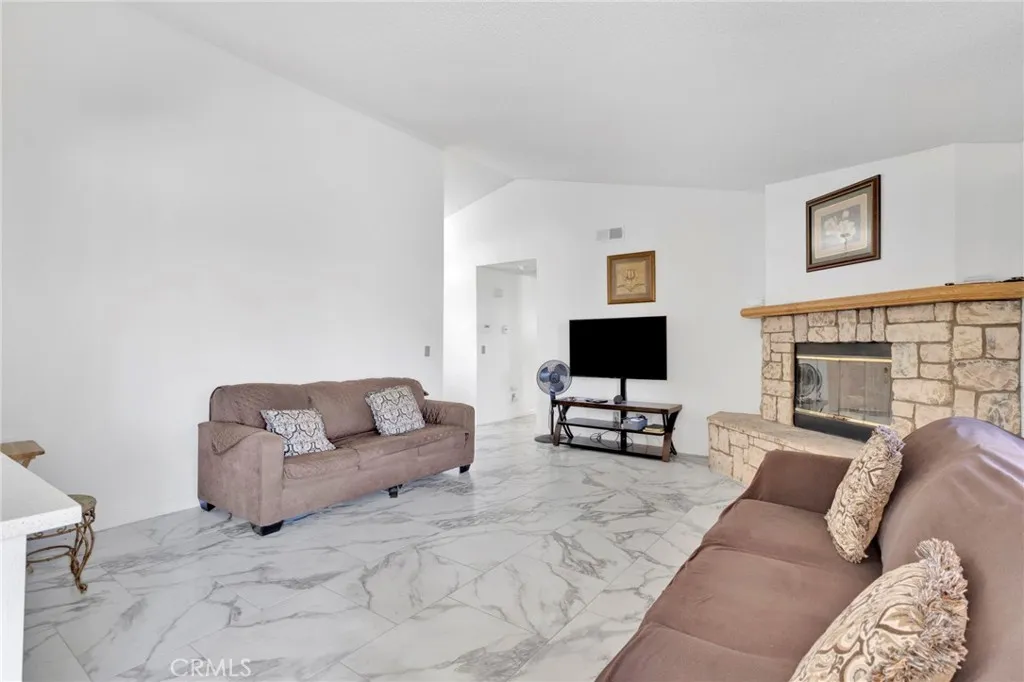 9788 9th Avenue, Hesperia, California 92345 home-pic-17