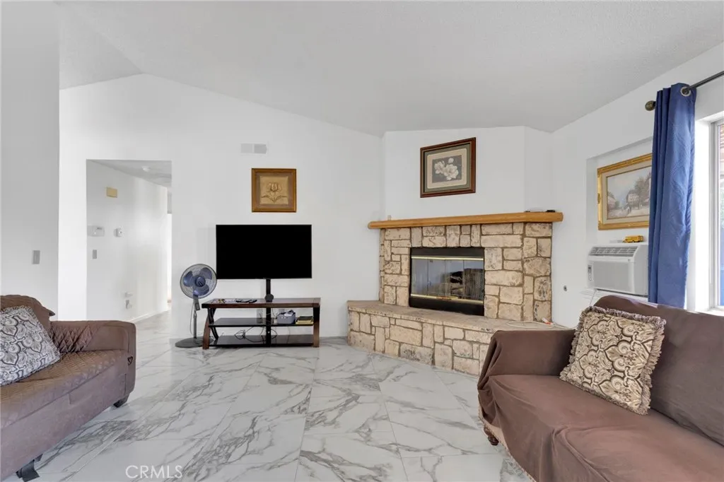 9788 9th Avenue, Hesperia, California 92345 home-pic-18