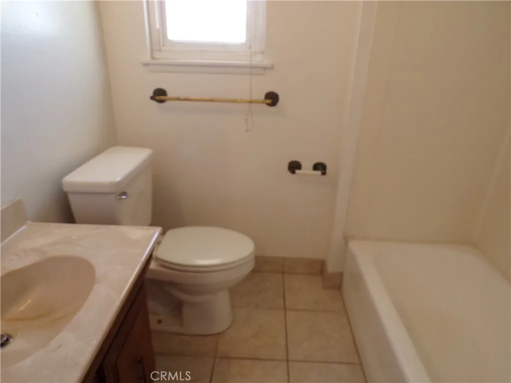 561 Frances, Barstow, California 92311 home-pic-7
