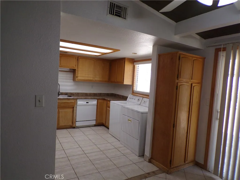 561 Frances, Barstow, California 92311 home-pic-3