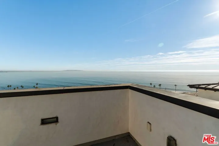 Private Rooftop Deck