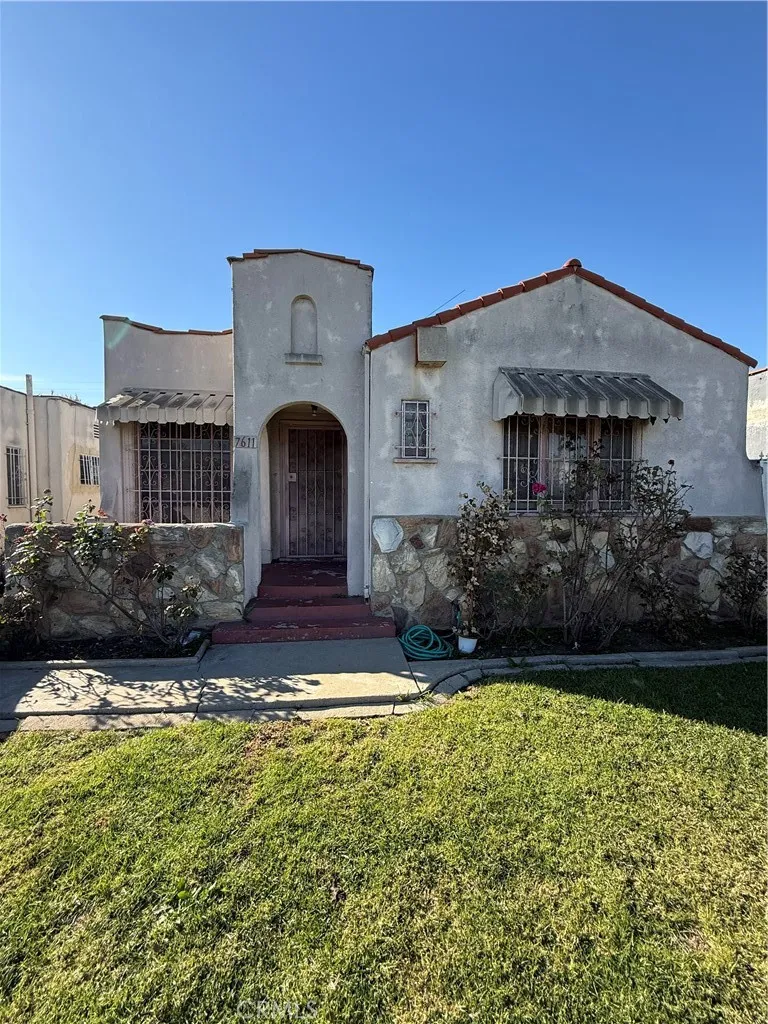 7611 S Hobart, Los Angeles, California 90047 home-pic-0