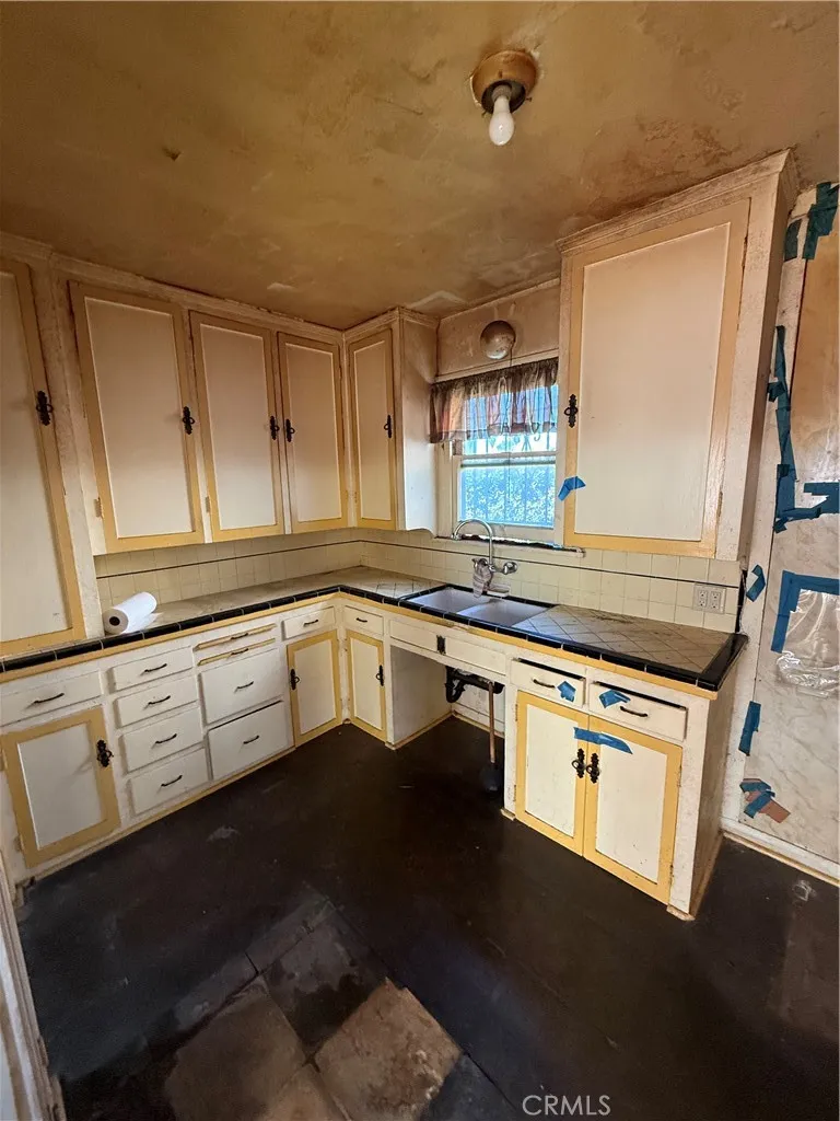 7611 S Hobart, Los Angeles, California 90047 home-pic-8