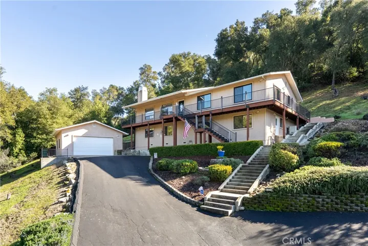 Strategically built to take in the extraordinary surroundings.