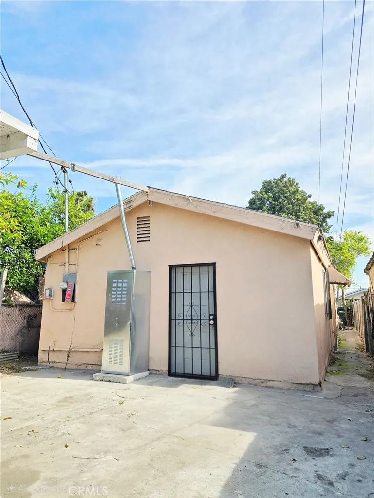 10529 Grape, Los Angeles, California 90002 home-pic-4