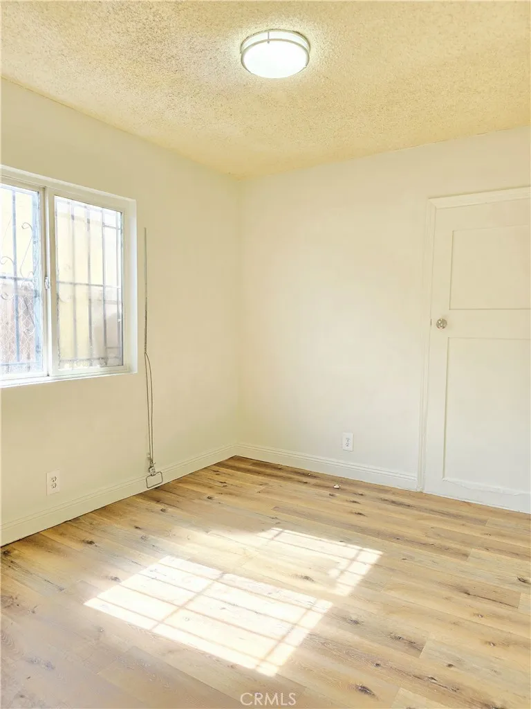 10529 Grape, Los Angeles, California 90002 home-pic-17